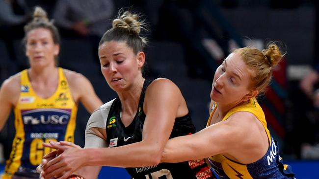 Magpie's Melissa Bragg and Lightning's Maddie McAuliffe battle it out in Super Netball. Picture: Evan Morgan