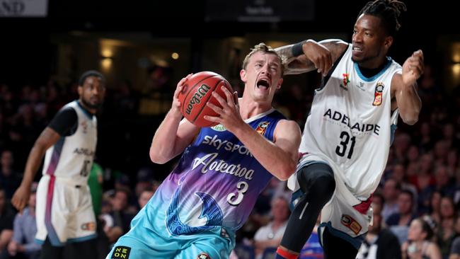 Finn Delany of the Breakers and Eric Griffin of the 36ers during the Round 8 NBL match between the Adelaide 36ers and New Zealand Breakers at Adelaide Entertainment Centre. Picture: AAP Image/Kelly Barnes.