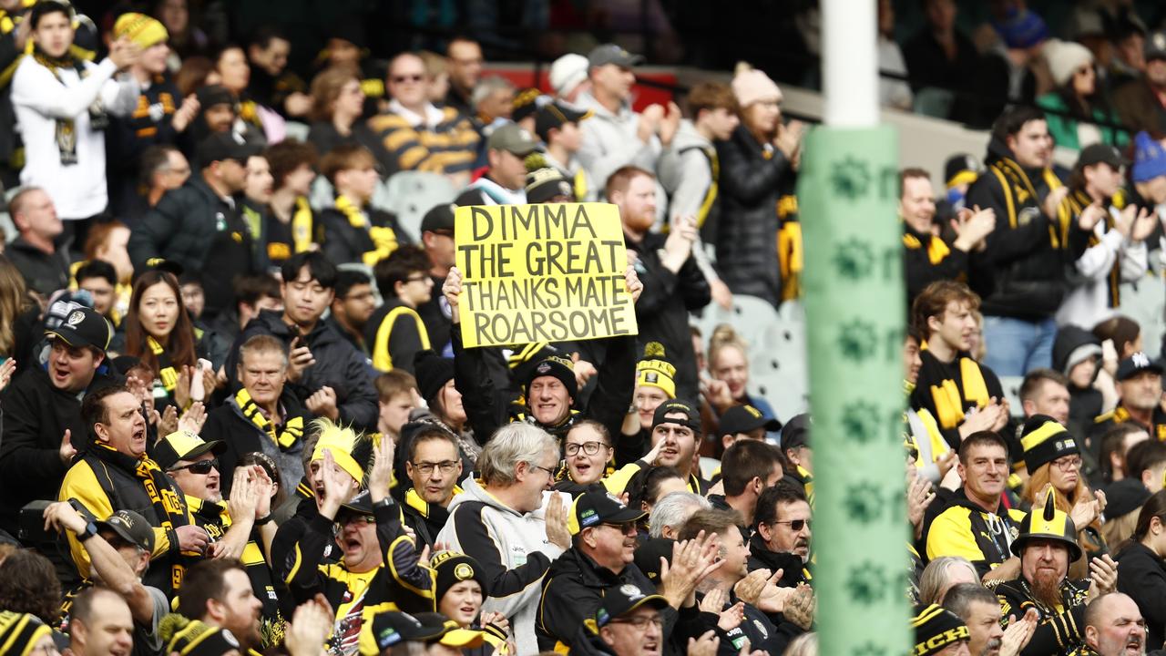 Richmond fans paid tribute to Damien Hardwick. (Photo by Darrian Traynor/AFL Photos/via Getty Images)