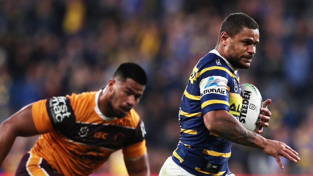 Josh Hoffman scores a try against the Brisbane Broncos