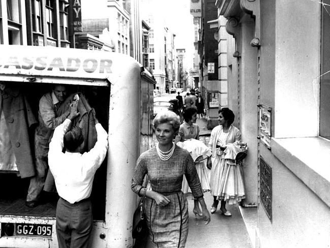 Women walking down Flinders Lane in 1961.