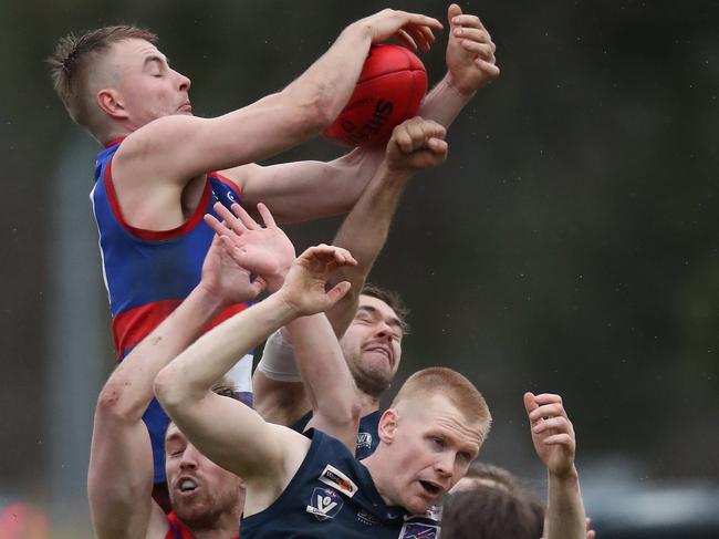 Bendigo FNL, Round 11, Gisborne V Sandhurst, at Gisborne, Zac Denahy, 27,  Gisborne Bulldogs  &  Liam Ireland, 13,  Sandhurst Dragons,     Picture Yuri Kouzmin