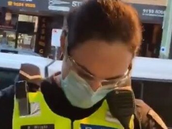 Stroppy Brit cops mask fine Picture: Twitter