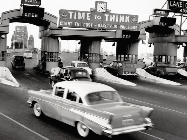 EMBARGO SUNDAY DEC 22 .   NEWS 360 PREMIUM LOCKED CONTENT – NO THE AUSTRALIAN/NO NEWS.COM/NO SKY NEWS: AN AUSTRALIAN GEOGRAPHIC BOOK - IN LIVING MEMORY - BY ALASDAIR MCGREGOR.    Southern tollbooths, Sydney Harbour Bridge,1959. On the bridge’s opening in 1932, cars andmotorcycles with sidecars paid a toll of 6d in eachdirection, while bicycles, tricycles, motorcycleswithout sidecars, as well as horseriders, each paid3d. In the early days there were no booths and tollcollectors stood out in the open in all weathers.