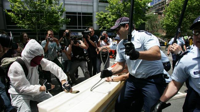 G20 protesters clash with police in Melbourne in 2006.