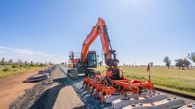 Construction of the Inland Rail freight project between Parkes and Narromine. Photo: ARTC Media.