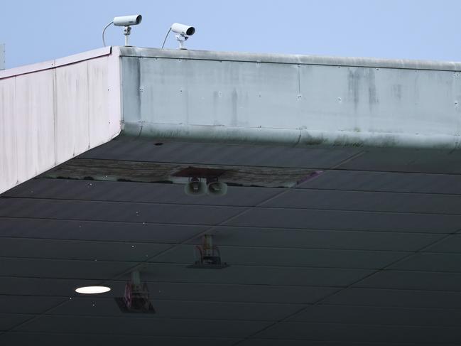 A piece of roof metal fell off due to the wind during the BBL match between Sydney Sixers and Sydney Thunder on January 17, 2025. Picture: Getty Images