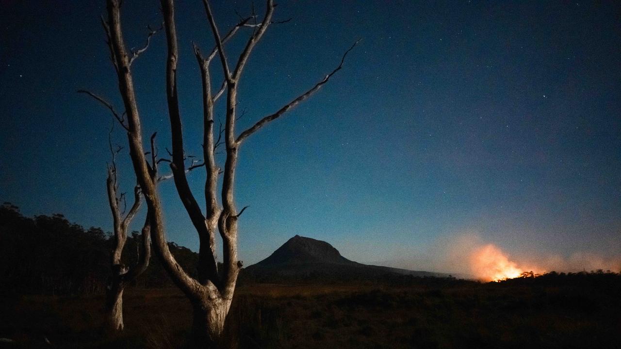 View from the summit of Mt Oakleigh showing the southern fire front on the flanks of Pelion West. The bushfire has now impacted the Overland Track in the Cradle Mountain-Lake St Clair National Park. Picture: Shaun Mittwollen