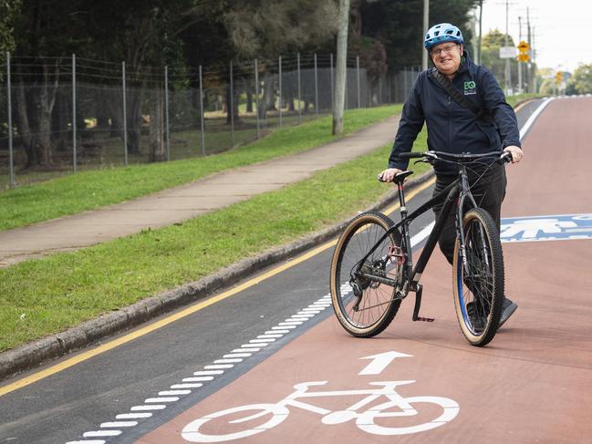 Cars give way to bikes: Qld’s first ‘active transport street’ opens