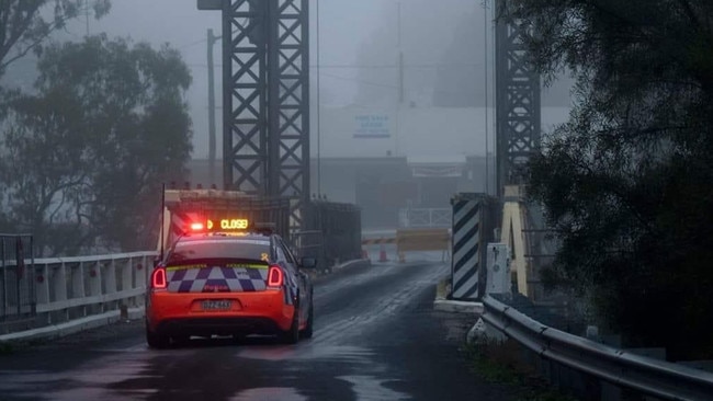 The bridge over the Murray River at Tooleybuc has been shut to all traffic because of the Victoria-NSW border closure. Picture: George Dajczer