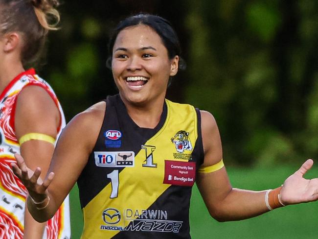 Zimra Hussain playing for the Nightcliff Tigers in the 2024-25 NTFL season. Picture: Celina Whan / AFLNT Media