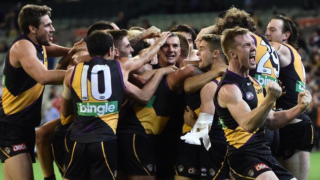 Tigers players celebrate their one-point win. Photo: AAP Image/Julian Smith)