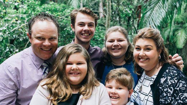 Bundaberg couple Scott and Madonna Elsmore with their four children. Photo – Facebook.