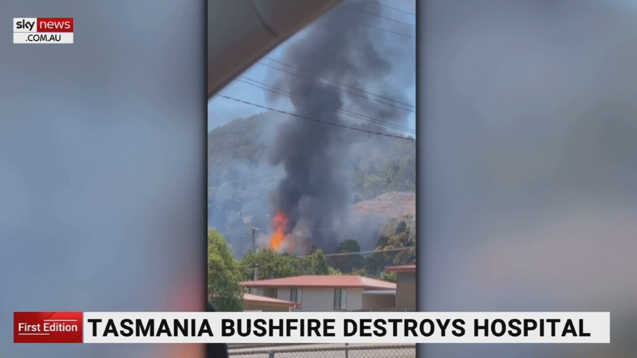 Tasmania bushfire destroys hospital