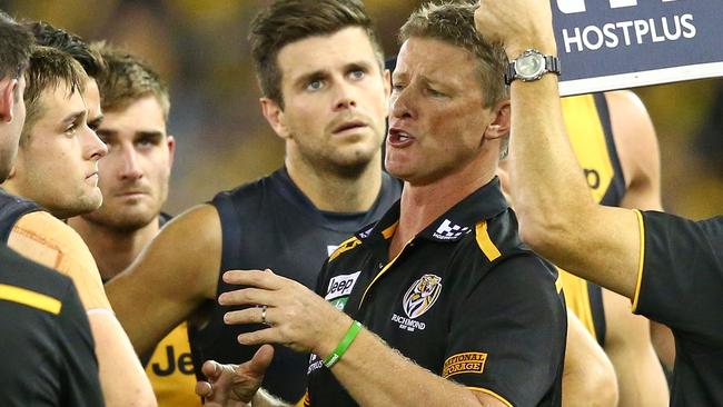 MELBOURNE, AUSTRALIA - APRIL 09: Damien Hardwick, coach of the Richmond Tigers speaks to his team as Trent Cotchin of the Richmond Tigers looks on during the round three AFL match between the Richmond Tigers and the Adelaide Crows at Etihad Stadium on April 9, 2016 in Melbourne, Australia. (Photo by Scott Barbour/Getty Images)