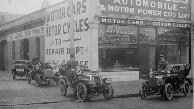 Early Melbourne cars, circa 1910. Picture: State Library of Victoria