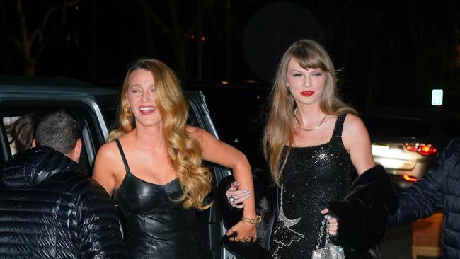 Justin Baldoni’s legal team is accusing Blake Lively’s lawyer of threatening to release private texts if the Swift did not publicly support the actress in her ongoing legal battle with her co-star.