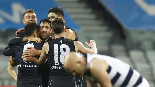 GEELONG, AUSTRALIA – JUNE 20: Blues players celebrate the victory during the round 3 AFL match between the Geelong Cats and the Carlton Blues at GMHBA Stadium on June 20, 2020 in Geelong, Australia. (Photo by Daniel Pockett/Getty Images)