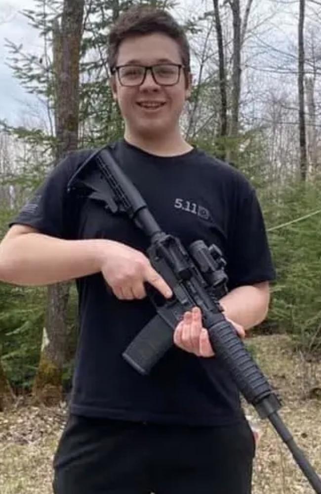 Kyle Rittenhouse with his assault rifle.