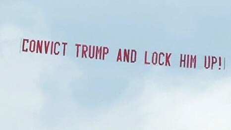 A banner calling for Donald Trump to be convicted flew over Mar a Lago this morning.