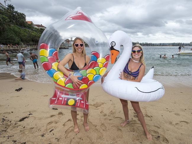 Left to right: Leah Sparks and Cori Gamage. (AAP IMAGE / Troy Snook)