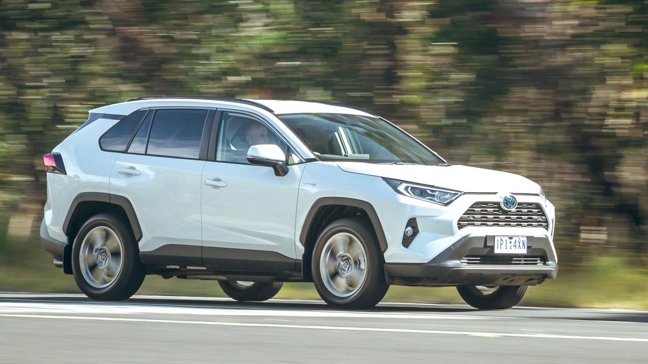 Photo of the comparison test between the 2019 Toyota RAV4, Honda CR-V and Mazda CX-5