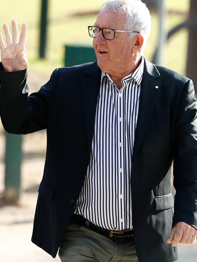 Journalism great Mike Sheahan arrives.