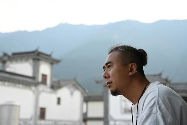 Some young Chinese are pushing back on city life and the office grind