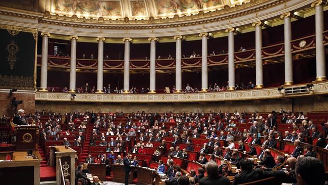 France&#39;s newly appointed Prime minister Manuel Valls, lower centre, addresses members of 