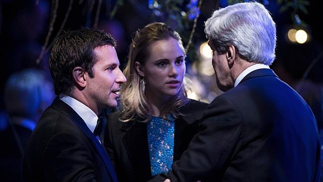 Bradley Cooper and Suki Waterhousetalk with US Secretary of State John Kerry. AFP PHOTO/Brendan SMIALOWSKI