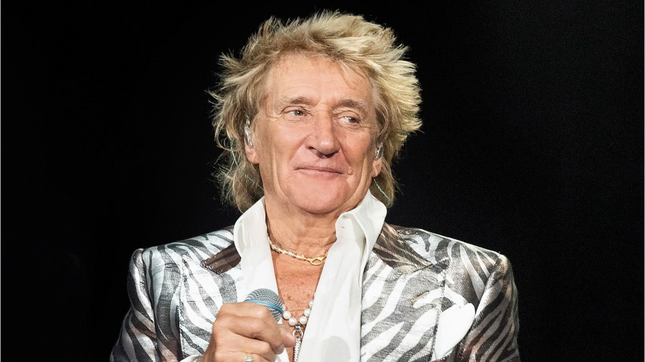 Rod Stewart to play Glastonbury legends slot