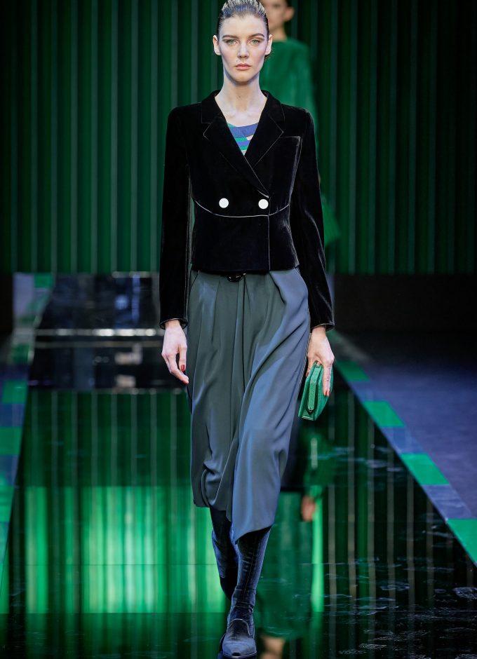 Giorgio Armani autumn/winter 2022 - the designer offers a quite elegance,  in more ways than one - Vogue Australia