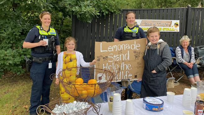 Mooroolbark police supporting Tilly and Zac’s lemonade stand.