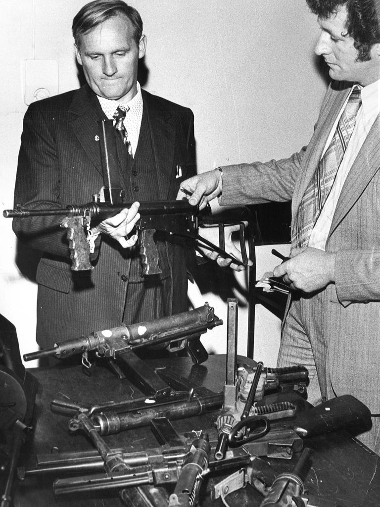 Police display the machine guns used in The Great Bookie Robbery.