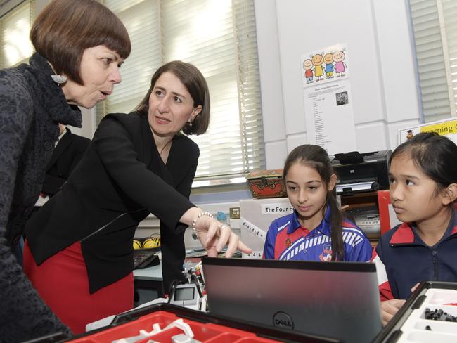 Up to 1000 NSW public schools will be fitted with airconditioning.