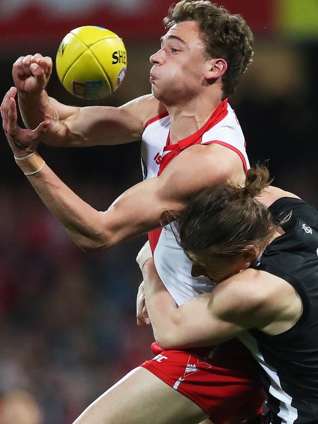 Sydney's Will Hayward handballs under pressure. Picture. Phil Hillyard