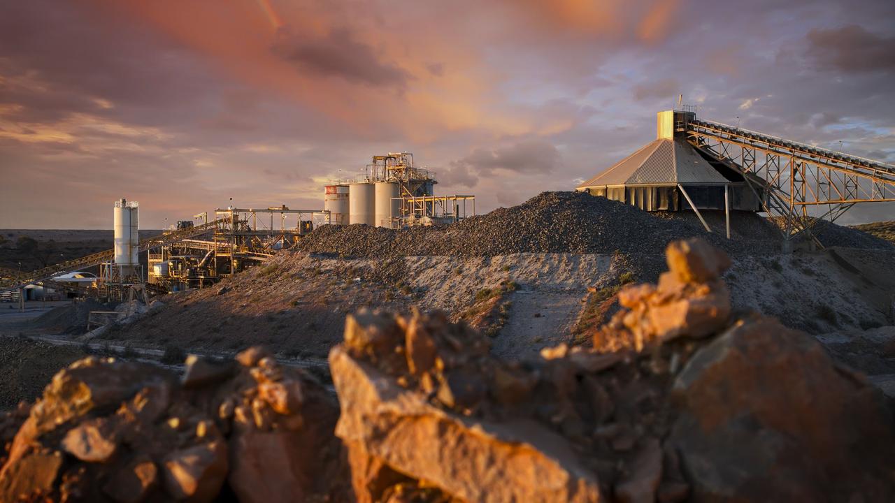 $2.4bn play for WA gold miner