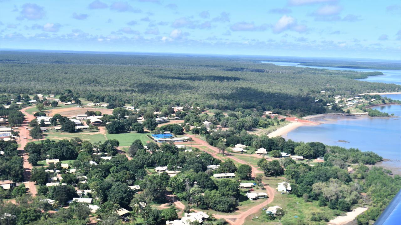 Group of Chinese nationals found stumbling through bushland in NT