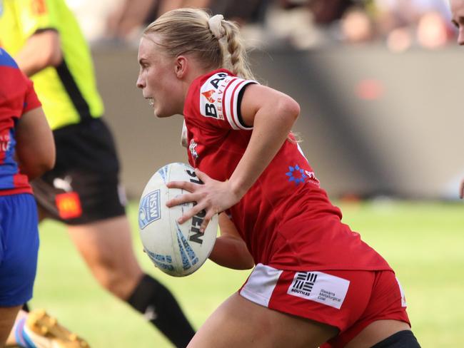 Chelsea Savill ona determined charge forward. Picture: Warren Gannon Photography