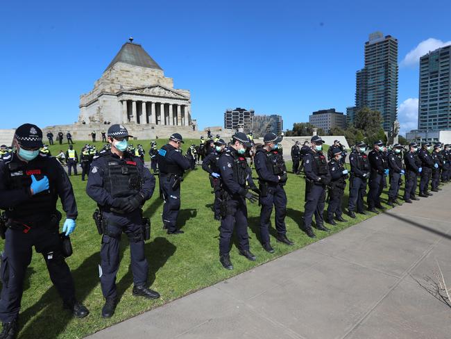 Police prepare to face off with anti-lockdown protesters at the Shrine of Remembrance. Picture: Alex Coppel