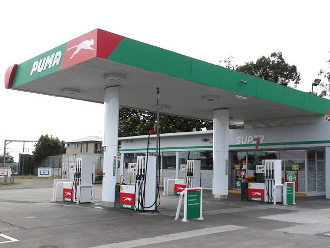 Chevron will spend $425 million to buy fuel retailer Puma Energy.