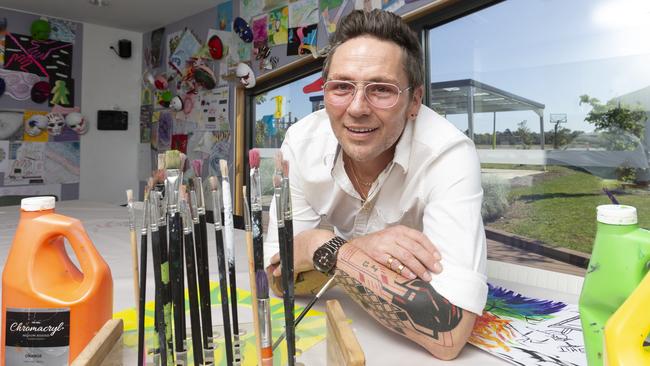 Duan Stevenson helps Windana clients through art. Picture: Alan Barber