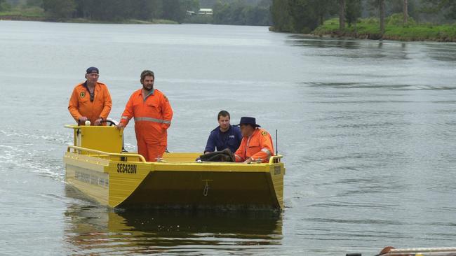 Police and SES workers return from searching a stretch of Hastings River at Wauchope, where they found six heavy duty plastic bags containing body parts. Picture: Port Macquarie News.