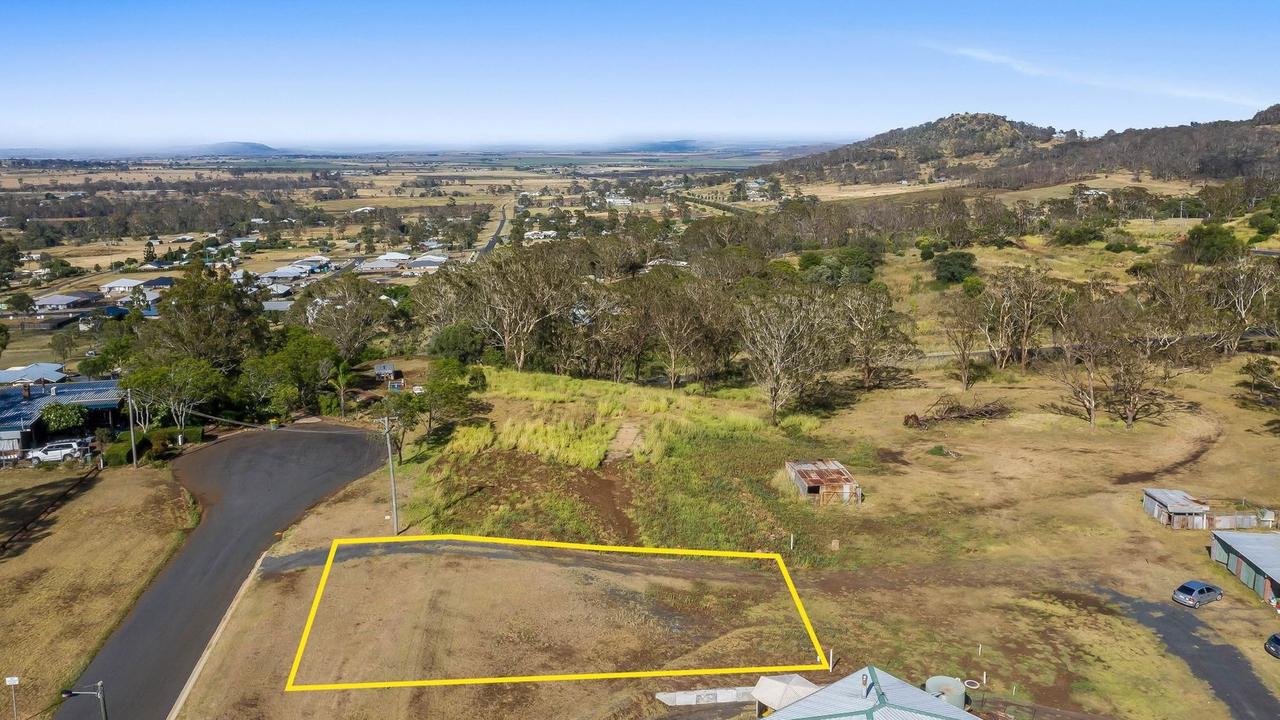 Proposed Lot 4 83-87 Cambooya Street Drayton offers homeowners tranquil country living just minutes from Toowoomba’s CBD.