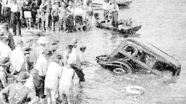 Davistown drownings: Police and residents hauling one of the cars from the water. Picture:  Newcastle Morning Herald and Miners Advocate, March 30, 1936.