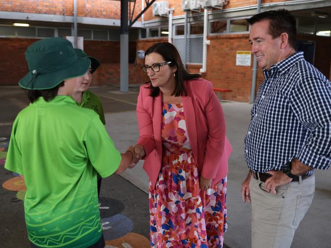 Education Minister Sarah Mitchell and Deputy Premier Paul Toole visiting students at Chatham Public School in Taree,