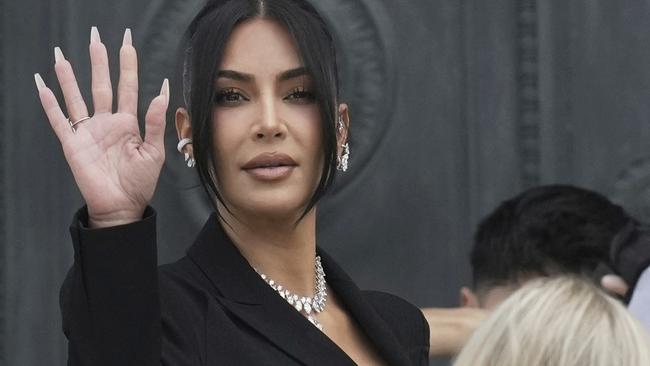 Kim Kardashian waves as she arrives to testify regarding a robbery of millions of dollars in jewels from her Paris hotel room in 2016, in Paris, Tuesday, May 13, 2025. (AP Photo/Aurelien Morissard, File)