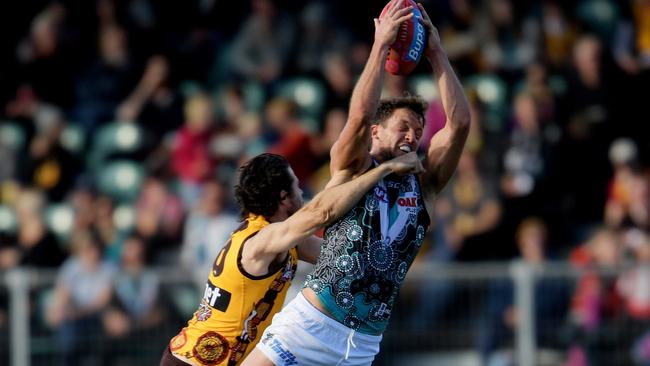 Power captain Travis Boak tries to escape the clutches of Hawk Isaac Smith. Picture: AAP Image/Tracey Nearmy