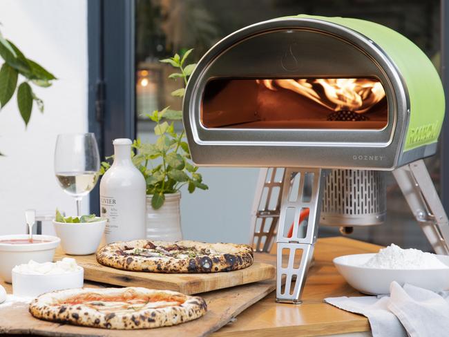 GOZNEY ROCCBOX PORTABLE PIZZA OVEN Pics x 2 supplied