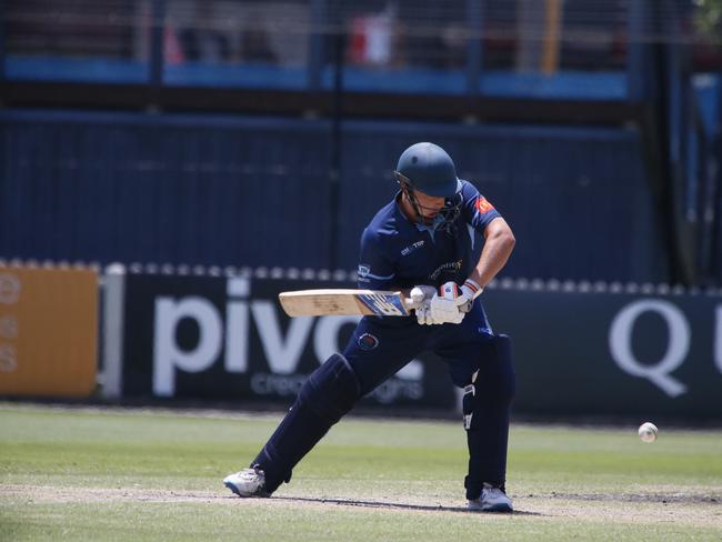 Matthew Melville keeps a good one out. Picture: Warren Gannon Photography